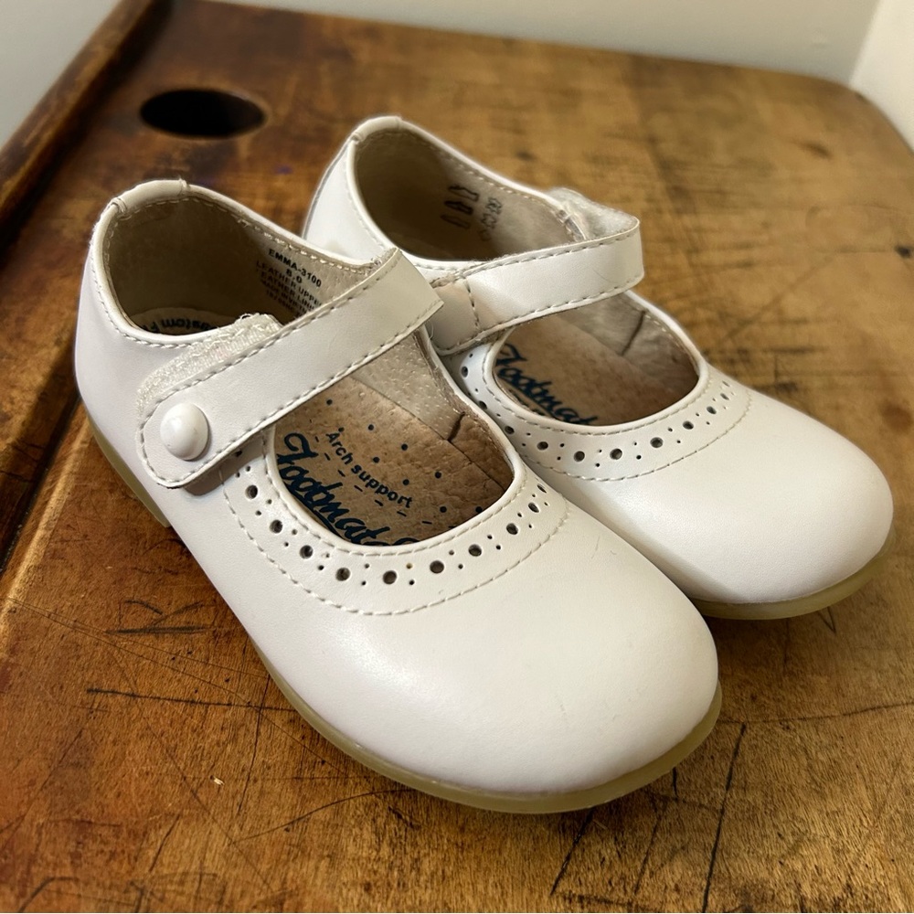 Footmates white velcro mary jane toddler dress shoes, sz 8W, GUC